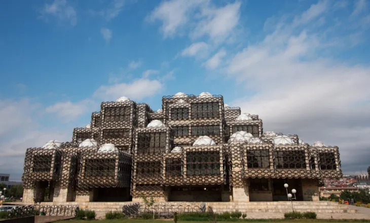 Arkitekti kroat i bibiliotekës në Prishtinë: Vepra ime u shpall si ndërtesa më e shëmtuar në botë, është reklamë për mua
