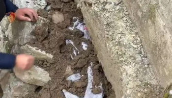 Armë zjarri, municion luftarak dhe drogë, arrestohen tre të rinj në Shkodër, si u zbuluan nga policia