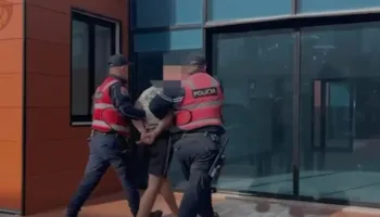 Arrestohet i kërkuari për trafik droge në Dibër, shtyn policin gjatë operacionit dhe e hedh nga muri