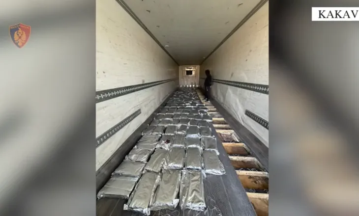 Arrestohet shoferi i kamionit, shihni si u zbulua 350 kg kanabis në Kakavijë (VIDEO)