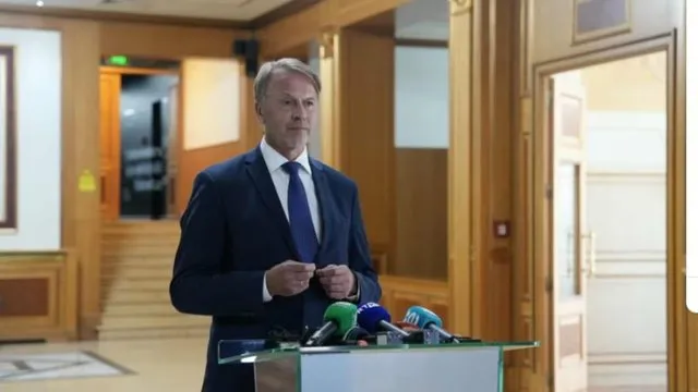 Arsimi dhe shëndetësia serbe në Kosovë, ambasadori i BE: Duhet të zgjidhet me dialog, është çështje e ndërlikuar