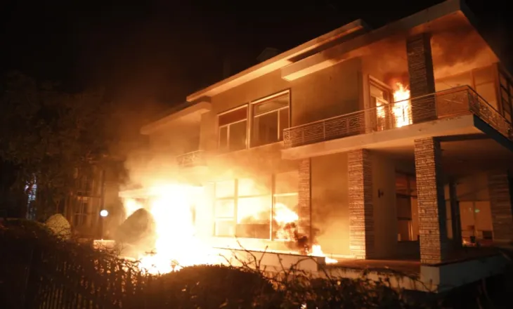 “Artistët ishin traumatizuar”/ Sulmi ndaj vilës së diktatorit Enver Hoxha, reagon Rama: Gjykatësit që i lirojnë këta zjarrvënës të rrezikshëm janë bashkëpërgjegjës