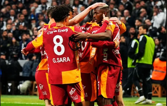 Asllani titullar dhe më shumë se 30 minuta me një lojtar më tepër, por Besiktas nuk ia del dot ndaj Galatasaray-it (video)