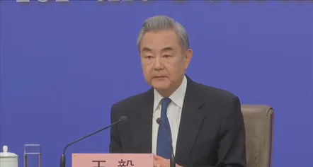 “Asnjë shtet nuk e ndryshon dot tjetrin”, ministri i Jashtëm i Kinës kritikon sulmin ndaj Iranit