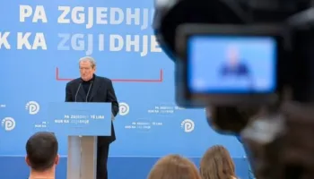 Autoboti i ujit përplas një grua me motor, ndërron jetë