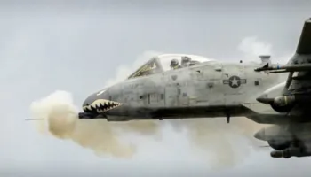 Avionët luftarakë amerikanë nisin betejën për çlirimin e Ngushticës së Hormuzit