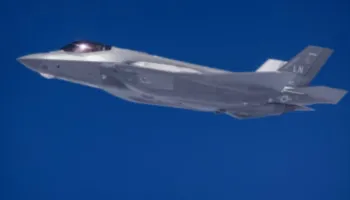 Avioni luftarak amerikan bën ulje emergjente në një bazë ajrore në Lindjen e Mesme, dyshohet se u dëmtua nga një sulm iranian