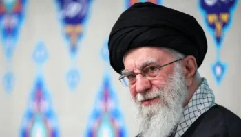 Ayatollah Ali Khamenei, lideri suprem i Iranit, i vrarë. Edhe ushtarakë të tjerë