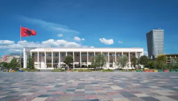 Baleti “Lola” rikthehet në TKOB, primabalerinat Adela Muçollari dhe Isida Mollaymeri në rolet kryesore