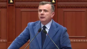 Balla: Berisha Ajatollahu i fundit në Evropë, sulmoi vilën e Enver Hoxhës