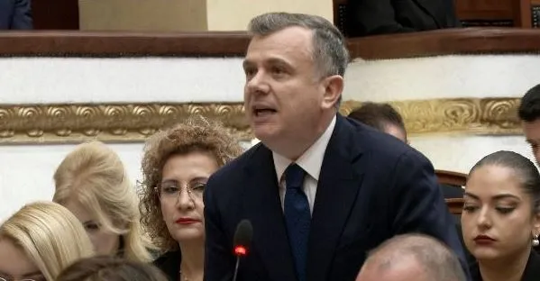 Balla i ‘kundërpërgjigjet’ Bardhit: Në seancën e 12 marsit do diskutohet në Kuvend imuniteti i Ballukut!