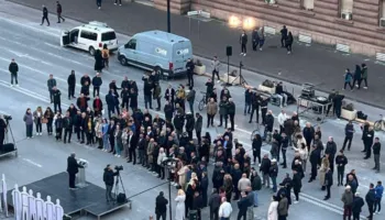 Balla ironizon foltoren e Berishës, poston foton para Kryeministrisë: Fati i keq tani që zgjati dita, në errësirë dukeshin më shumë