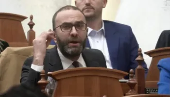 ‘Balluku’ ndez Kuvendin! Bardhi: Përfshini raportin, po e zvarrisni. Balla: Do e dorëzojmë në 12 mars