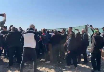 Banorët e Rrjollit prej 6 javësh në protestë kundër ndërtimit të resortit, përplasen me policinë: Na dhunuan