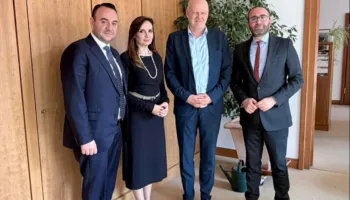 Bardhi nga Berlini paralajmëron: Integrimi europian i Shqipërisë nuk jepet dhuratë, por me meritë dhe transparencë