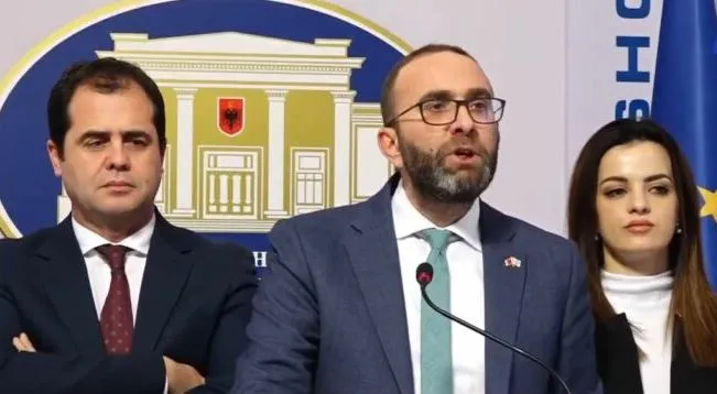 Bardhi njofton protestë: Ditën kur të jetë seanca për imunitetin e Ballukut, qytetarët  të mblidhen para Kuvendit!