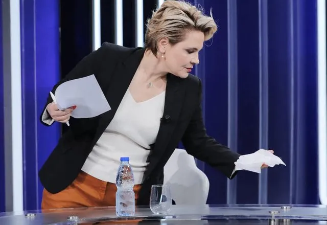 “Basha do drejtonte PD-në ndërsa Veliaj PS-në”, Kryemadhi: Dumani i premtoi Juri Kimit se do fuste në burg Berishën dhe Metën nëse…