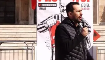 “Bashkim, qëndresë pa ndalim”/ Porotesta, Lapaj: Rrugët miliona euro të Ballukut, po shemben para syve tanë