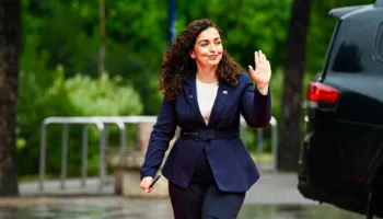 Baton Haxhiu: Osmani ka fuqinë t’i marrë vota Vetëvendosjes dhe t’i çojë te shtrati i LDK