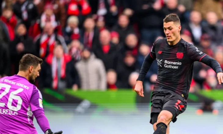 Bayern “ngec” në Leverkusen dhe e mbyll takimin me 9 lojtarë. Dortmund nuk fal në shtëpi (video)