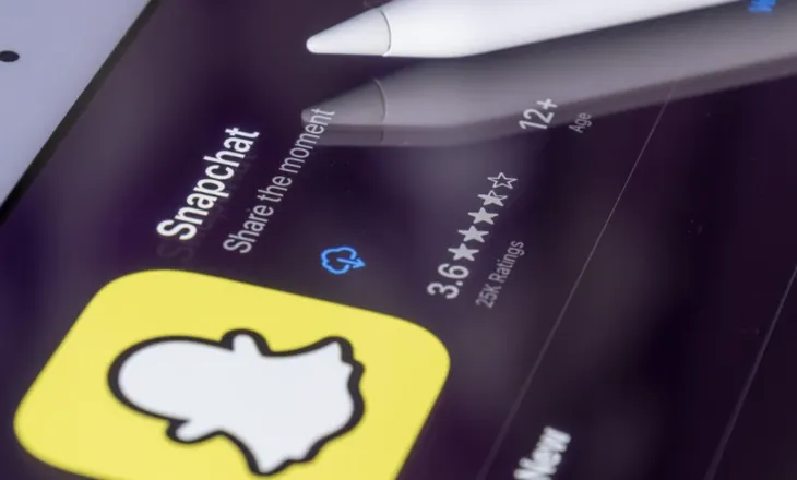 BE hap hetim ndaj Snapchat për rreziqet ndaj fëmijëve, në shënjestër edhe 4 faqe pornografike