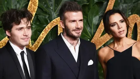 Beckham-ët i urojnë ditëlindjen djalit Brooklyn, dy muaj pas akuzave për probleme familjare