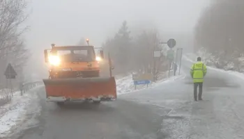 Befason moti në pranverë, reshjet e dëborës zbardhin fshatrat turistikë të Boboshticës dhe Dardhës