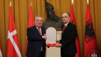 Begaj takohet me Fra’ John T. Dunlap: Shqipëria dhe Urdhri i Maltës zgjerojnë bashkëpunimin