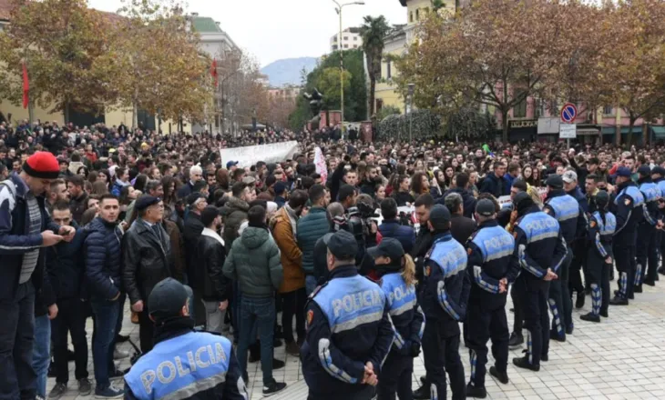 BELINDA NDAZ GJAKRAT, PD NE PROTESTE