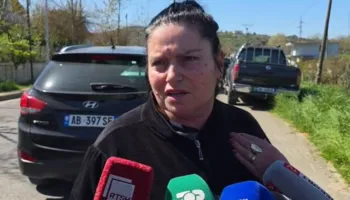 “Bën vaki të jetë hedhur për të mbrojtur djalin”/ Krimi në familjen Rrapaj, fqinja: Dashuria qante shumë, herën e fundit më tha…