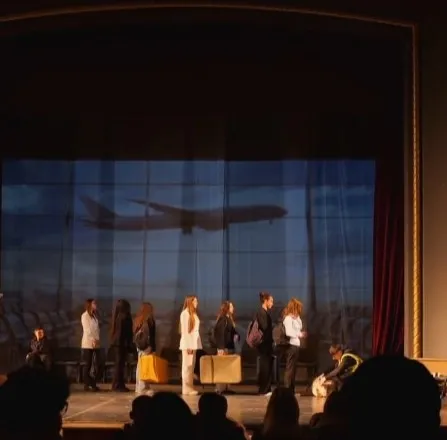 Benet Beci: “Qeshu Rini” nga gjimnazi “28 Nëntori” shpallet shfaqja më e mirë në Festivalin e Teatrit të të Rinjve