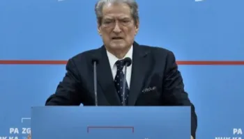 Berisha: Betimi i ministrave të rinj, ceremonia më qesharake e 35 viteve të fundit, janë përfshirë në afera korruptive