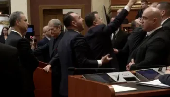 Berisha bllokon foltoren, deputetët “gardh” para kreut të PD, nuk marrin pjesë në votimin e ministrave të rinj