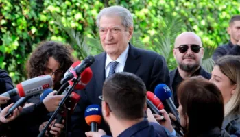 Berisha: Burgjet i mbushi Rama, përgëzoj Ambrozian që ia plasi në fytyrë njëherë e mirë gënjeshtarit!