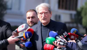 Berisha: Dënoj sulmet e Iranit ndaj fqinjëve! Operacioni duhet të vazhdojë deri në mposhtjen e regjimit