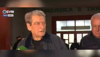 Berisha: Edi Rama do shkonte në spital për të parë të plagosurit imagjinarë, por 3 policët ikën…