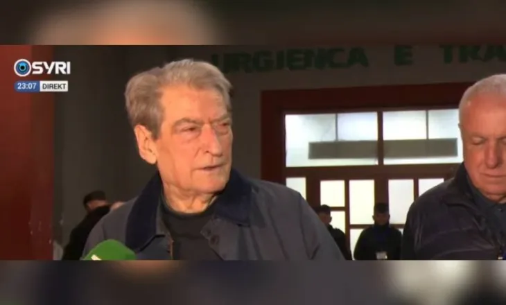 Berisha: Edi Rama do shkonte në spital për të parë të plagosurit imagjinarë, por 3 policët ikën…