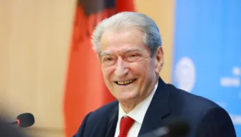 Berisha mesazh qytetarëve pak orë para protestës: Të nderojmë 34-vjetorin e demokracisë, të dalim në shesh për të larguar Edi Ramën