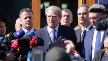 Berisha njofton protestën e radhës: Më 22 mars, e gjithë Shqipëria në rrugët e Tiranës!