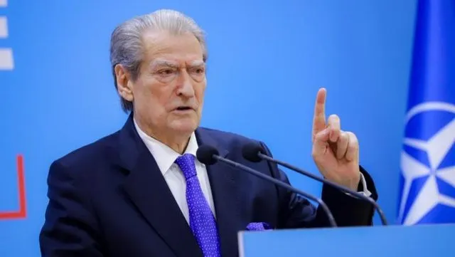 Berisha paralajmëron protestën e radhës: Të mblidhemi të gjithë para Parlamentit më 12 mars