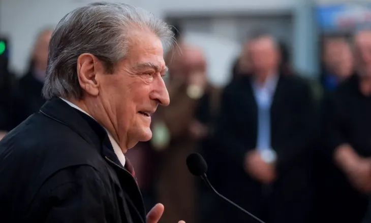 Berisha paralajmëron protestën e radhës: Të mblidhemi të gjithë para Parlamentit