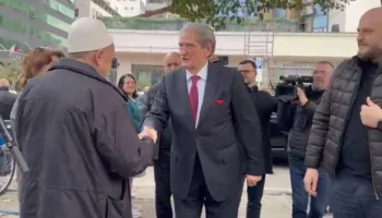 Berisha paraqitet në SPAK për masën e sigurisë “detyrim paraqitje”, refuzon të komentojë sulmin ndaj “Vilës 31”