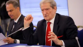 Berisha sulmon E-Albanian: Është kthyer si posta e Hazirit…