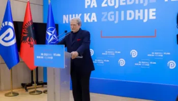 Berisha sulmon komisioneren Kos, kreu i PD: Deklaratat e saj për shqiptarët janë raciste