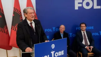 Berisha takim me demokratët në Durrës: Përmbytjet zbuluan shëmtinë e qeverisë