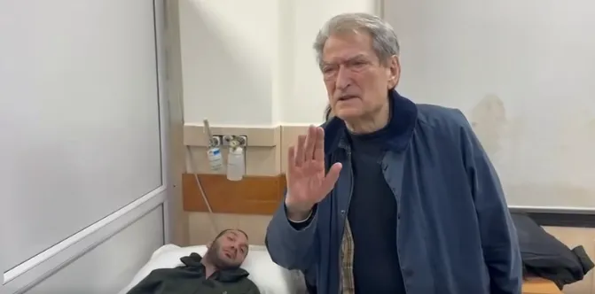 Berisha te spitali për protestuesit e plagosur