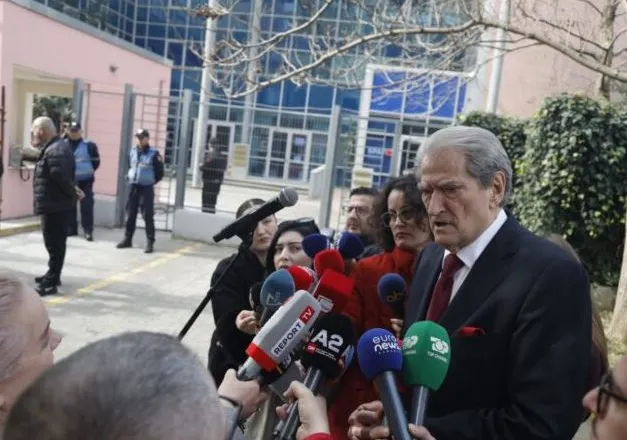 Berisha tregon prapaskenat e shkarkimit të Ilir Prodës: U shkarkua sepse nuk mbrojti dot vilen e Enver Hoxhës