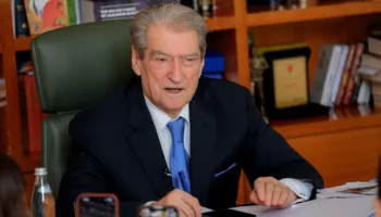 Berisha tregon prapaskenat e shkarkimit të Spiropalit: Ramës e Ballukut i vajtën fjalën se nuk e mbronte zv.kryeministren në takimet që bënte