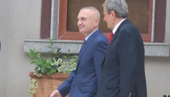 Berisha uron Ilir Metën për ditëlindje: Rama çonte Ergys Agasin që t’i shponte shishet e ujit