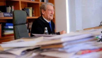 Berisha: Vrapi ynë do të ndalet vetëm kur të kalojmë mbi kombet e tjera për rroga dhe pensione!